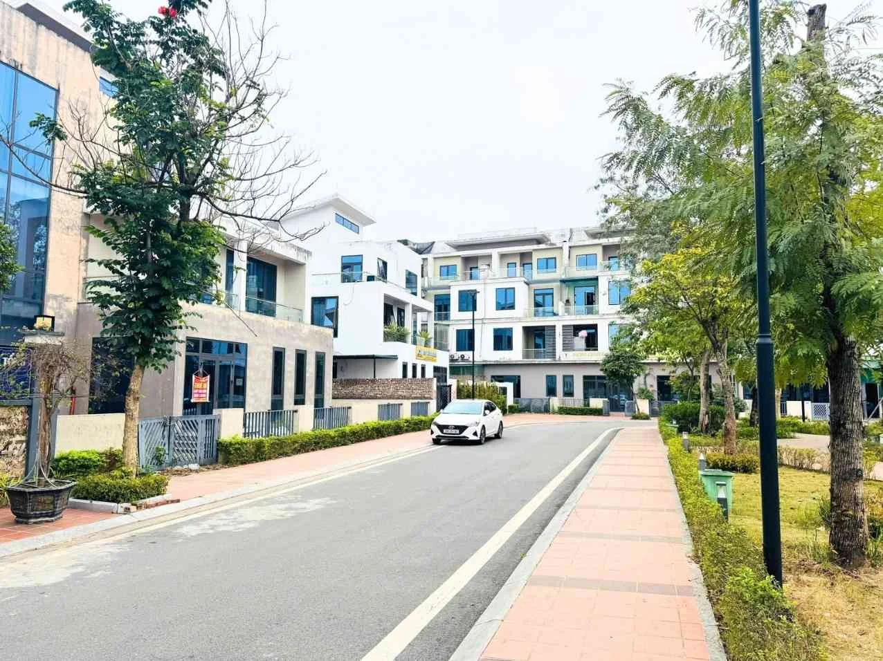 Bán biệt thự Đặng Xá Gia Lâm 241.5m2 mặt tiền 10.5m. Hai mặt tiền trước sau 4 6 4